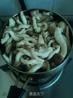 Make Chicken-legged, fried meat step 2