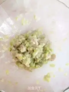 Make Celery shrimp rollers step 1