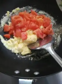 Make Fried tomato eggs step 8