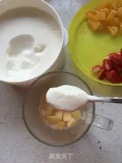 Make Yogurt fruit cup step 1