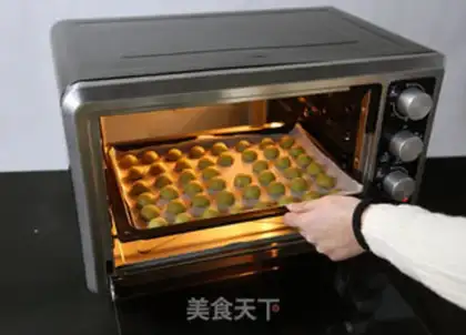 Make Tea and white chocolate balls step 8