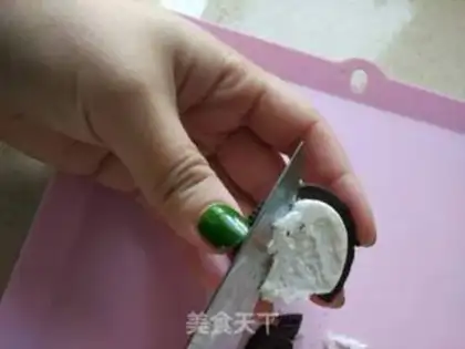 Make The yogurt strawberries step 1