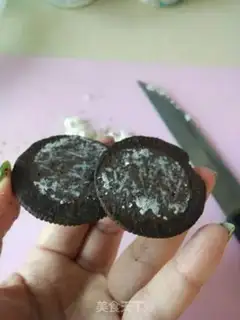 Make The yogurt strawberries step 2