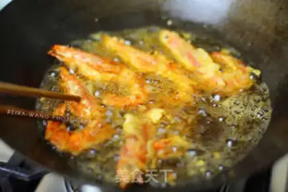 Make A shrimp sushi roll step 3