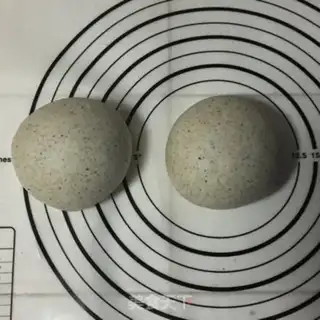 Make Spicy, black, sesame toast step 1