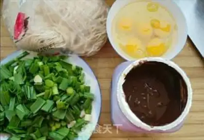 Make Cracked egg noodles step 0