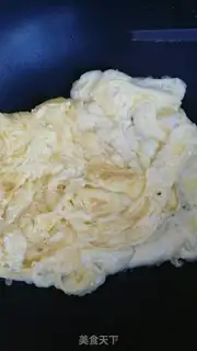 Make Cracked egg noodles step 1