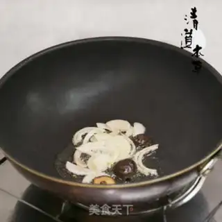 Make Tomato garlic mushrooms. Noodles step 2