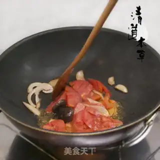 Make Tomato garlic mushrooms. Noodles step 3
