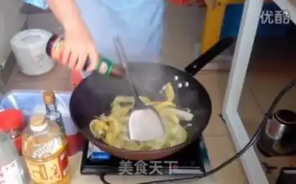 Make Cracking doll food step 4
