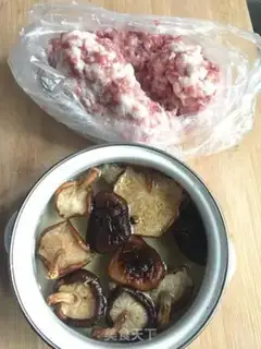 Make Hands on mushrooms and meatballs step 0