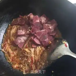 Make Soy sauce, gin and mushroom beef step 5
