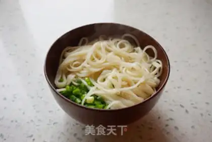 Make Onion pork noodles step 3