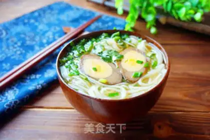 Make Onion pork noodles step 4