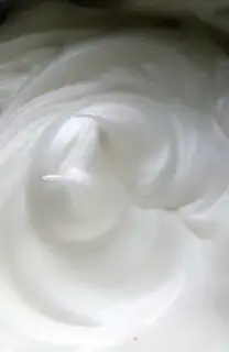 Make Quick-hand yellow cake roll step 1