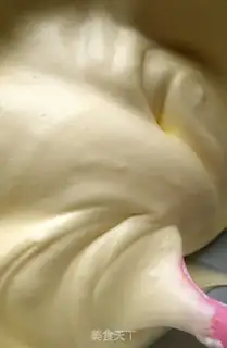 Make Quick-hand yellow cake roll step 2
