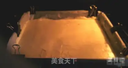 Make Quick-hand yellow cake roll step 3
