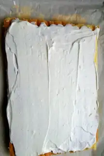 Make Quick-hand yellow cake roll step 5