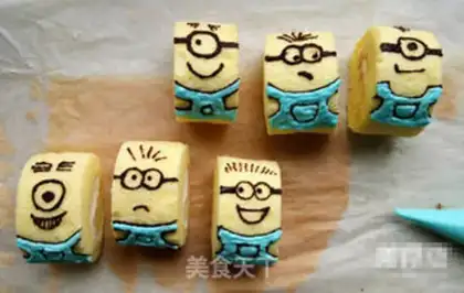 Make Quick-hand yellow cake roll step 7