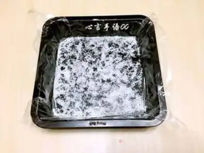 Make Flower-shaped coconut-fruit ice cream step 1