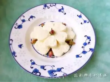 Make Flower-shaped coconut-fruit ice cream step 9