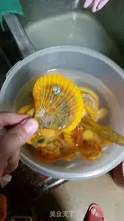 Make A fan of scallops step 0