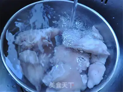 Make Corn-cooked pig hoof step 1