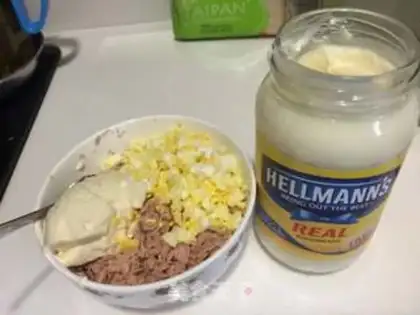 Make Swallow fish sandwich step 2