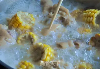 Make Corn-cooked pig hoof step 6