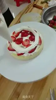 Make Strawberry cake step 2