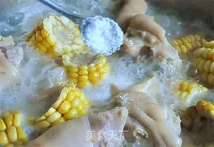 Make Corn-cooked pig hoof step 8