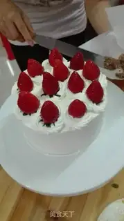 Make Strawberry cake step 5