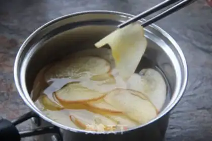 Make Apple roses step 3