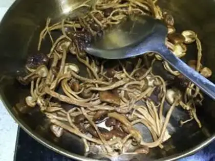Make Fired tea mushrooms step 1