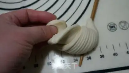 Make Conch buns step 10