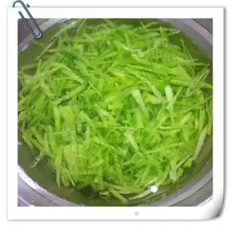 Make Blue radish crotch soup step 1