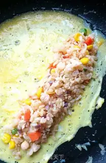 Make Egg bun sushi roll step 2