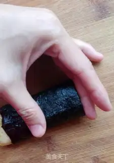 Make Egg bun sushi roll step 8