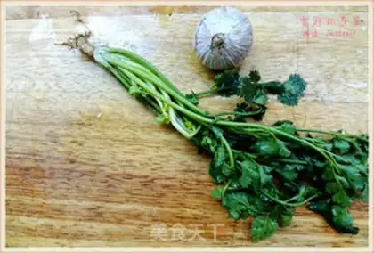 Make Piggy-eared guacamole step 1