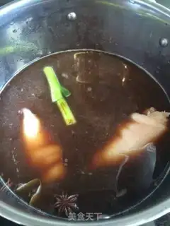 Make Spicy roasted pig hoof step 2