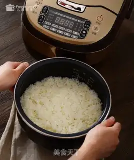 Make Rock pan rice step 1