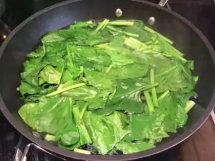Make Garlic spinach tower step 3