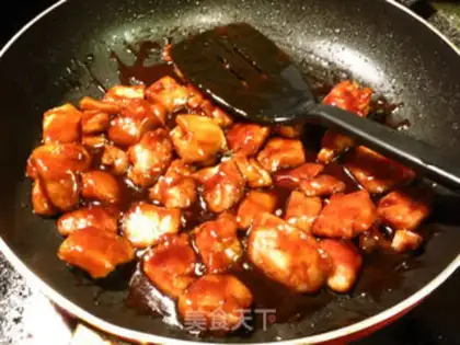 Make Take the chicken piece of sauce step 4