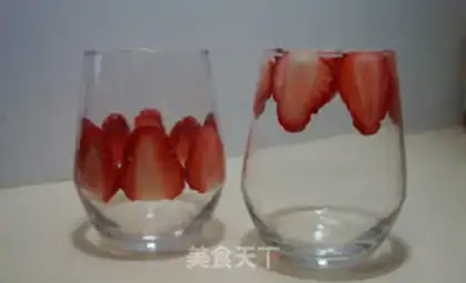 Make Strawberry Mango Smutcher step 2