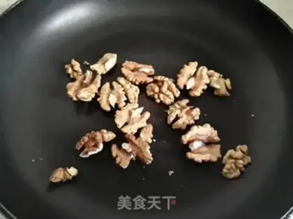 Make walnuts, walnuts, red palms step 1