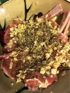 Make Black pepper garlic roast lamb chops step 2