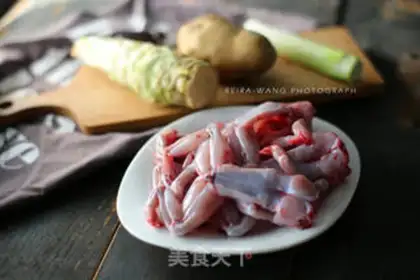 Make Dry pot spicy bull frog step 0