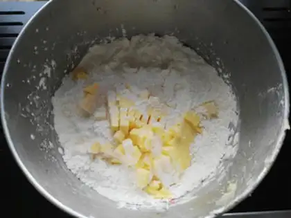 Make Pineapple pie step 0
