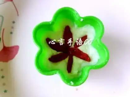 Make Hana Zhushan medicine cake step 7