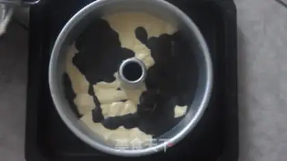 Make Cow twirling cake step 10